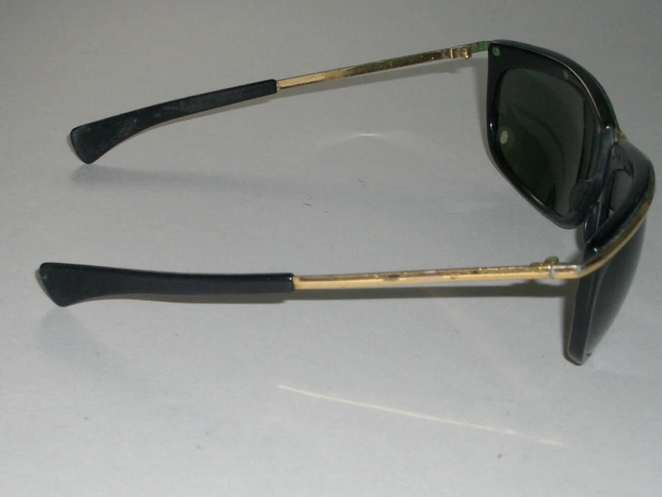 1970's VINTAGE B&L RAY BAN L1000 GOLD/BLACK G15 UV OLYMPIAN WRAP SUNGLASSES  - Image 4 of 4