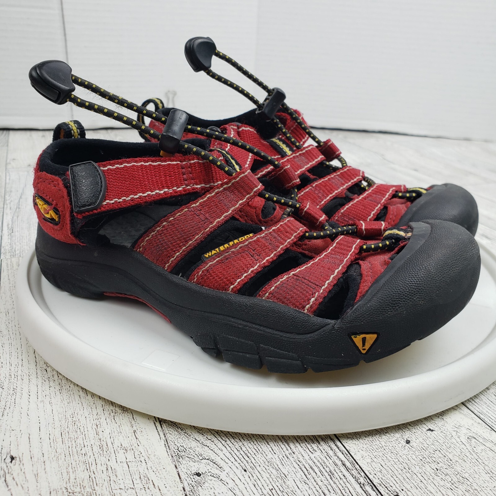 Sandali Keen Newport per bambini impermeabili punta chiusa rosso nero Taglia US 1 CM 20