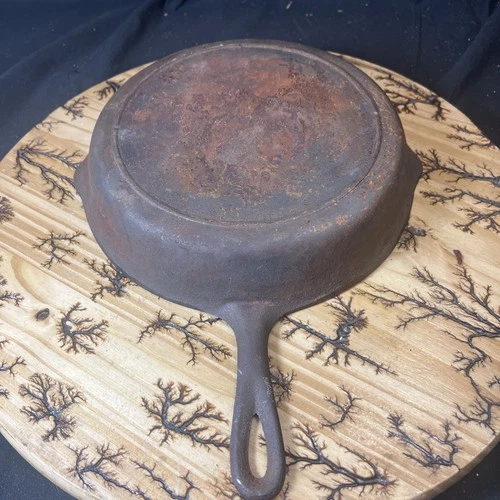 vintage Lodge cast iron skillet 3 Notch #8 Unmarked