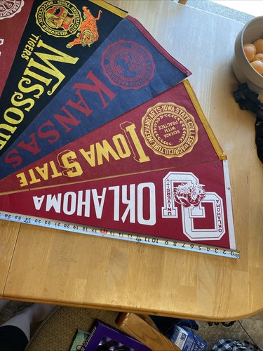Colección de 8 banderines grandes de colección años 60 UNL, OU, MIZZOU, KU, OKST, CU, ISU, KSU!! - Imagen 4 de 5