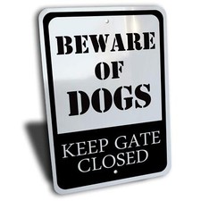 Aluminum Keep Gate Closed Sign 7x10 inches Black