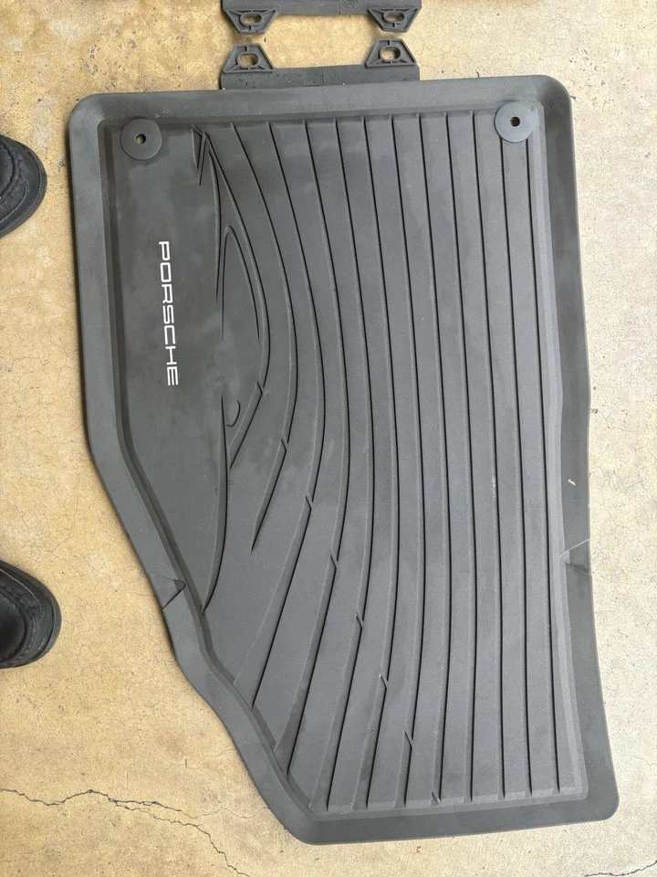 保时捷 Boxster/ Cayman 981 /982 灰色 原始设备制造商 全天候 橡胶脚垫  — 第 2/4 张图片