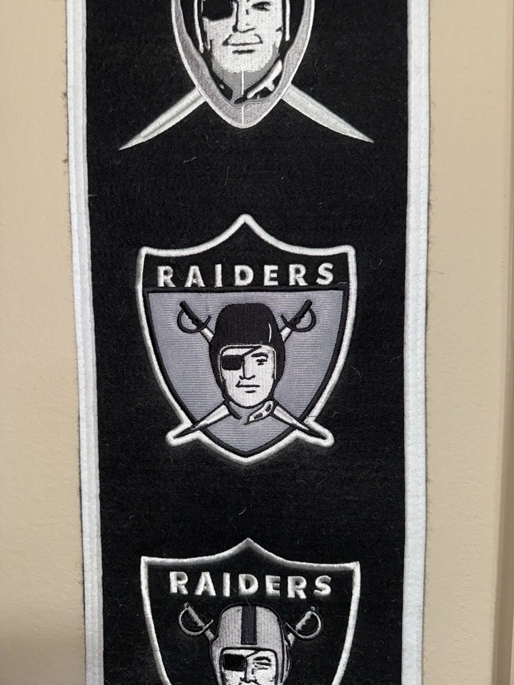 RARO Raiders Fútbol Raya Ganadora Banner Bordado 8”x 32” Foto 3 de 4