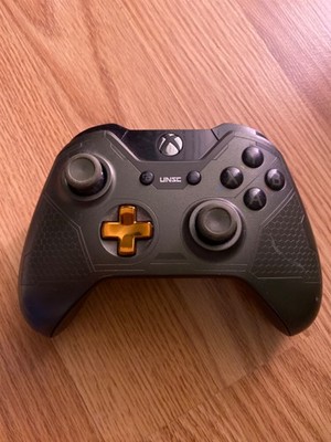 Microsoft Limited Edition Halo 5: Guardians The Master Chief (GK4-00011) Gamepad