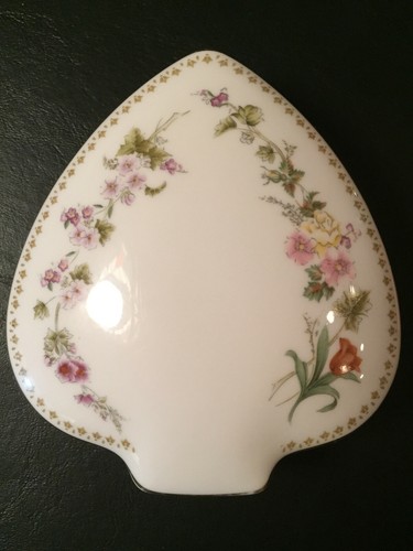 Caja de baratija en forma de pala Wedgwood Mirabelle Bone China con tapa INGLATERRA IMPECABLE - Imagen 1 de 9