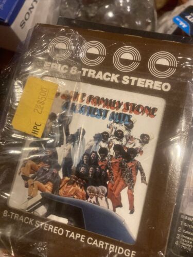 Sly & The Family Stone- Greatest Hits 8-track tape- Plastic Wrap Coming Off - Afbeelding 1 van 3