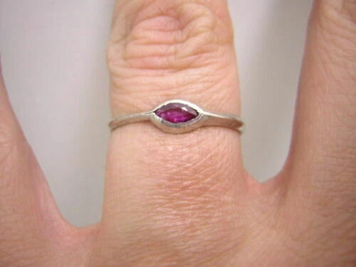 Solitäre Echtschmuck-Ringe aus Edelstein Rubin