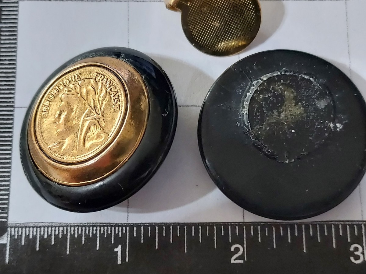Vintage Earrings Medallion 1980's 1990's Good View 5