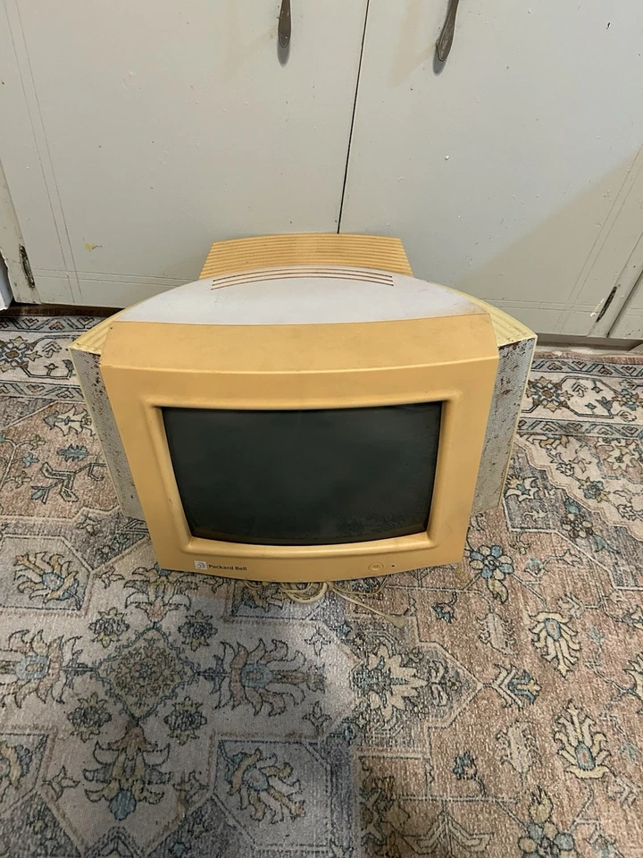 Vintage Packard Bell Multimedia 1010 13" CRT VGA Computer Monitor With Speakers - Image 2 of 4
