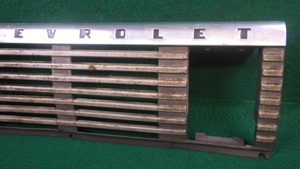 1947-1953 Chevrolet Truck Dash Grille w/Trim - Image 4 of 4