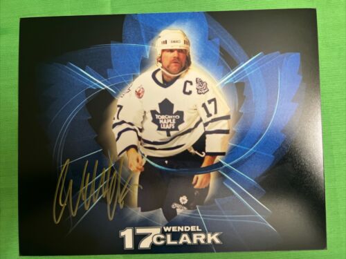 WENDEL CLARK TORONTO MAPLE LEAFS SIGNED AUTOGRAPHED NHL 8x10 PHOTO WITH PROOF - Picture 1 of 2