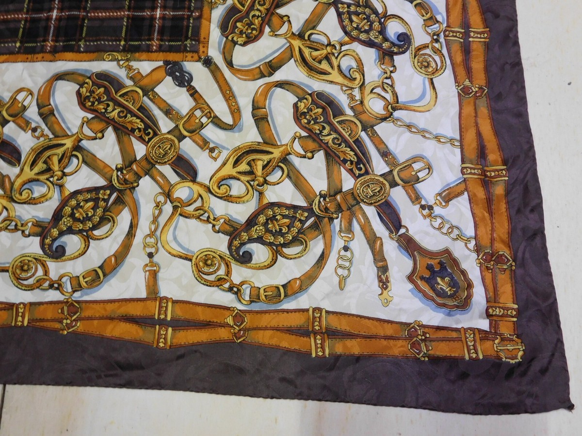 Foulard Vintage 100% Soie – Années 80 – Dimensions 86 X 88 Cm – Très Bon état