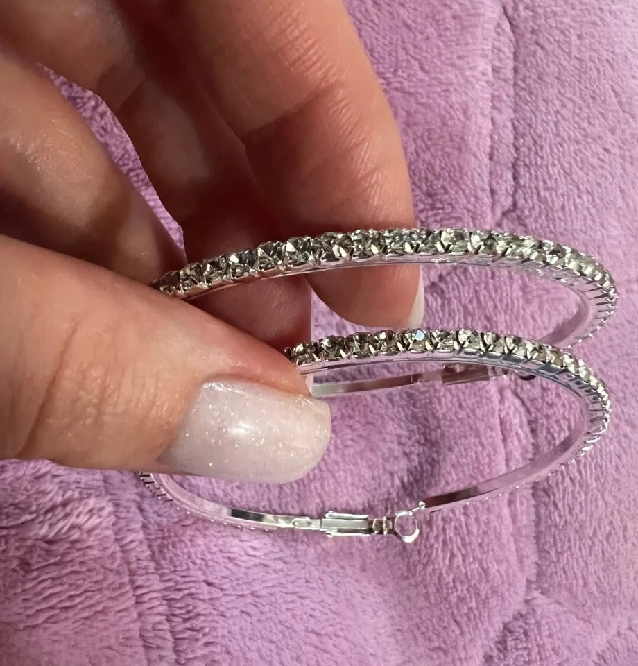 女士时尚珠宝镀银水晶水钻 2 英寸环状耳环 20-1 — 第 4/4 张图片