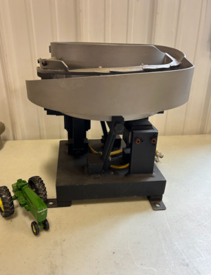 MCI Screwdriver Feeder Bowl