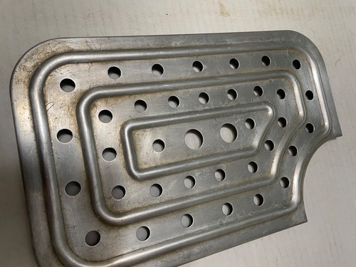 WEAR-EVER NO 325 ALUMINUM ROASTER RACK/ TRIVET ONLY. - Picture 3 of 3
