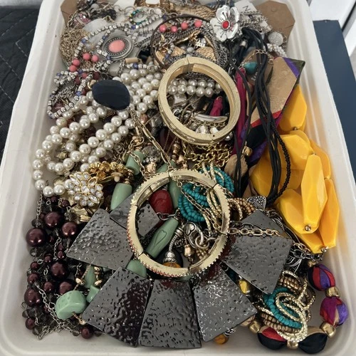 3lbs Vintage/Now All Wearable Nice Costume Jewelry Lot Wear Resale Repurpose R17