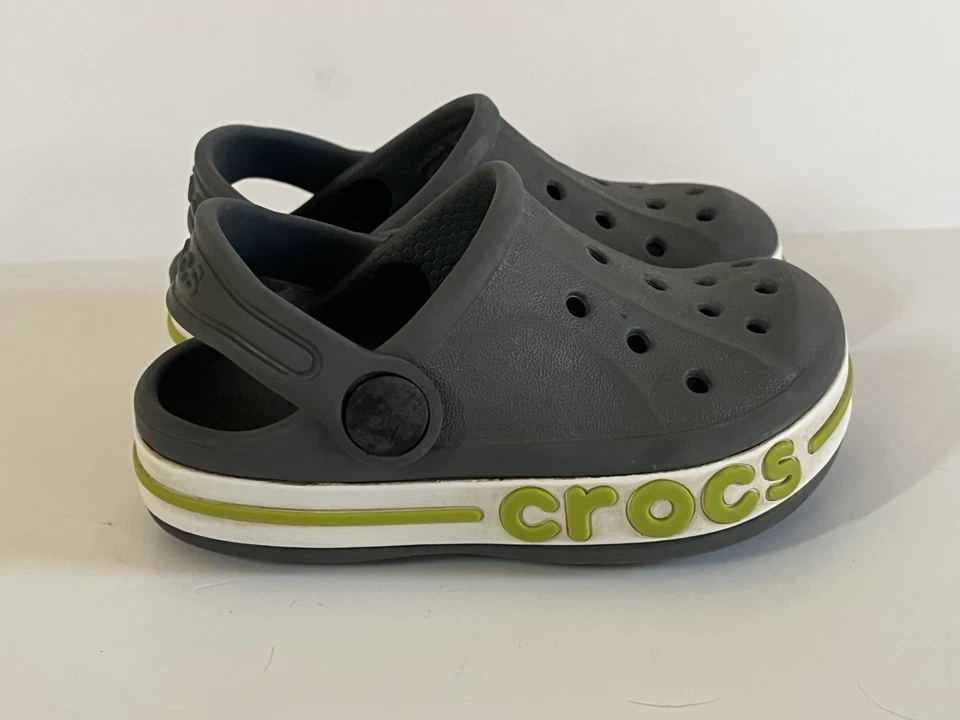 Zuecos Crocs para niños pequeños talla 6 gris blanco verde Crocs banda sandalias clásicas Foto 4 de 4