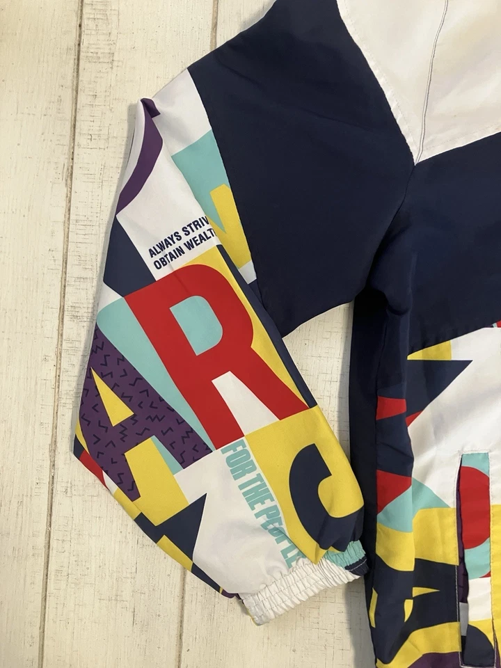 Chaqueta cortavientos con capucha cremallera completa Y2K Parish Nation AOP “For The People” L blanca Foto 3 de 4