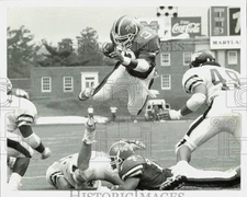1990 Press Photo Maryland Torropihs Corren Colvin jumps over players