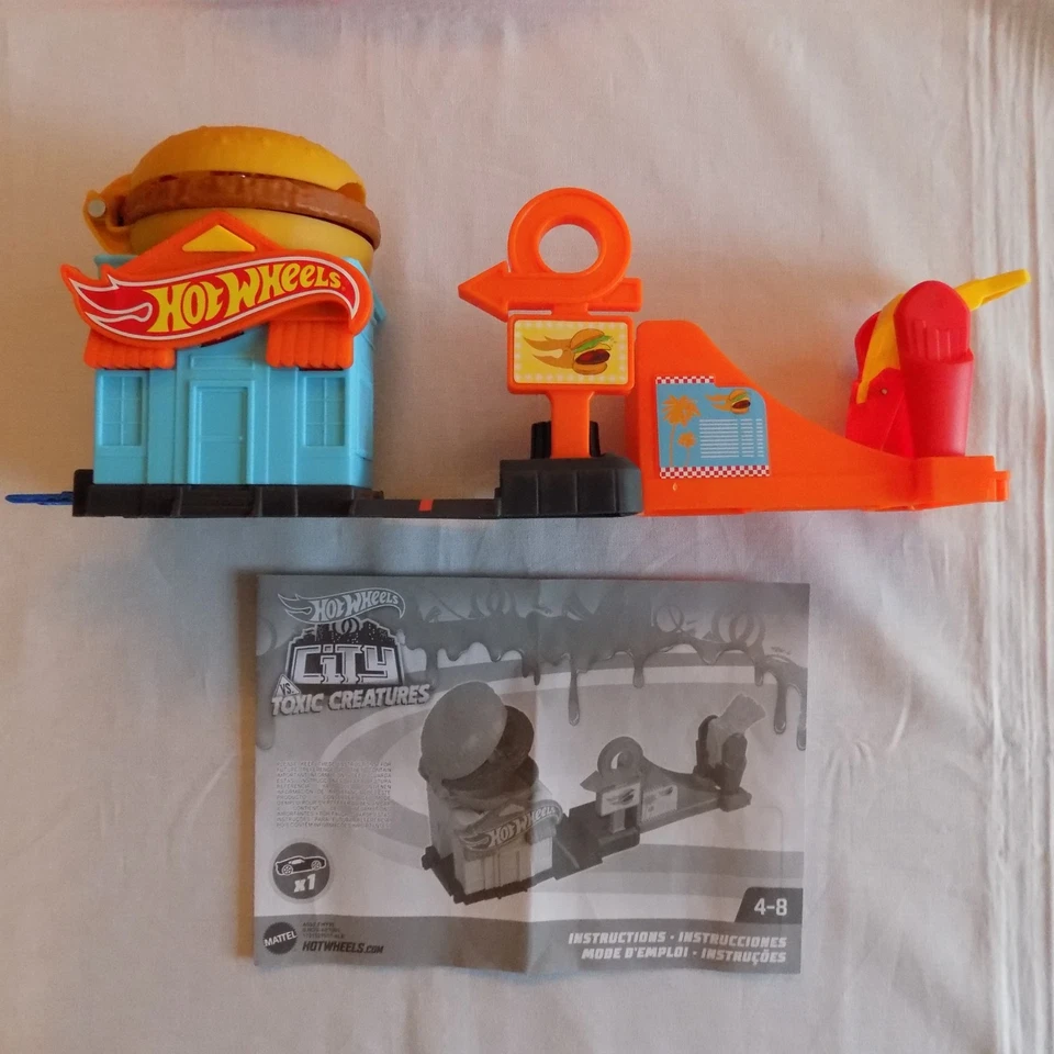 Hot Wheels Huge Lot Track/Connectors/Toxic Creatures Hamburger/misc  112 pieces - Image 2 of 4