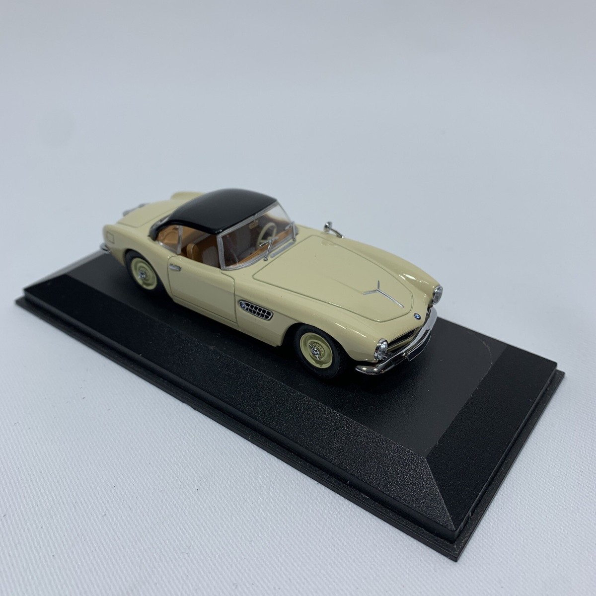 BMW 507 1956 classic collection ミニチャンプス BMW 507 | 1:43 Scale Diecast Model Car | Maxichamps – Model