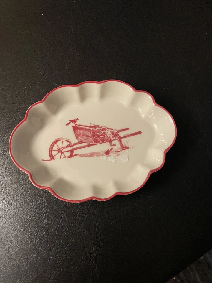 WILLIAMSBURG CERAMIC SOAP/RING TRAY 6”, Red & White Wagon - Image 4 of 4