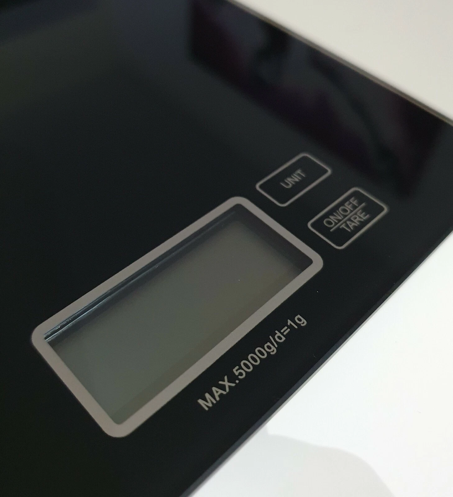 Kitchen Scales Digital Black minimalist Glass Surface UP TO 5KG GH