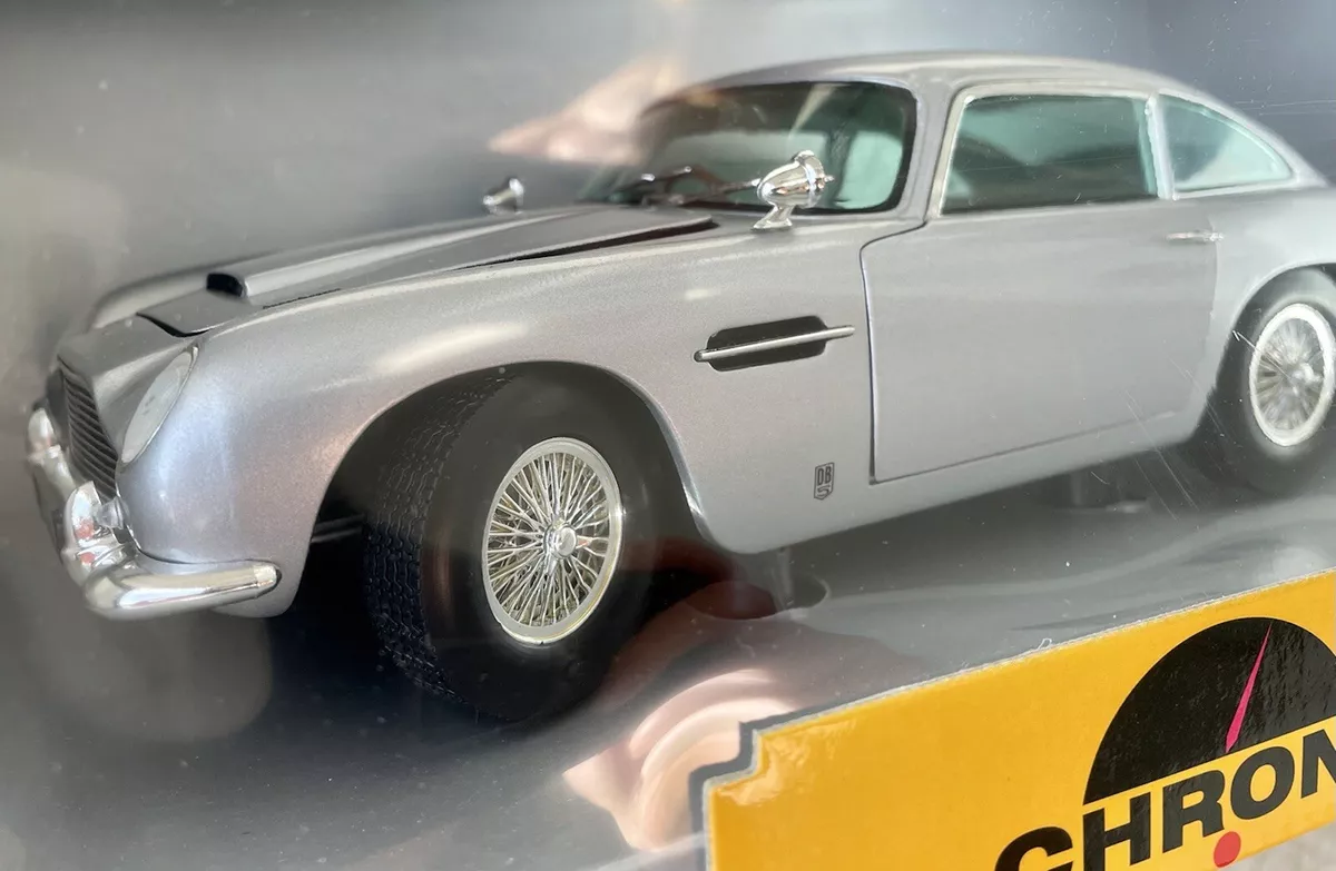 CHRONO ASTON MARTIN DB5 1963 BOND SILVER