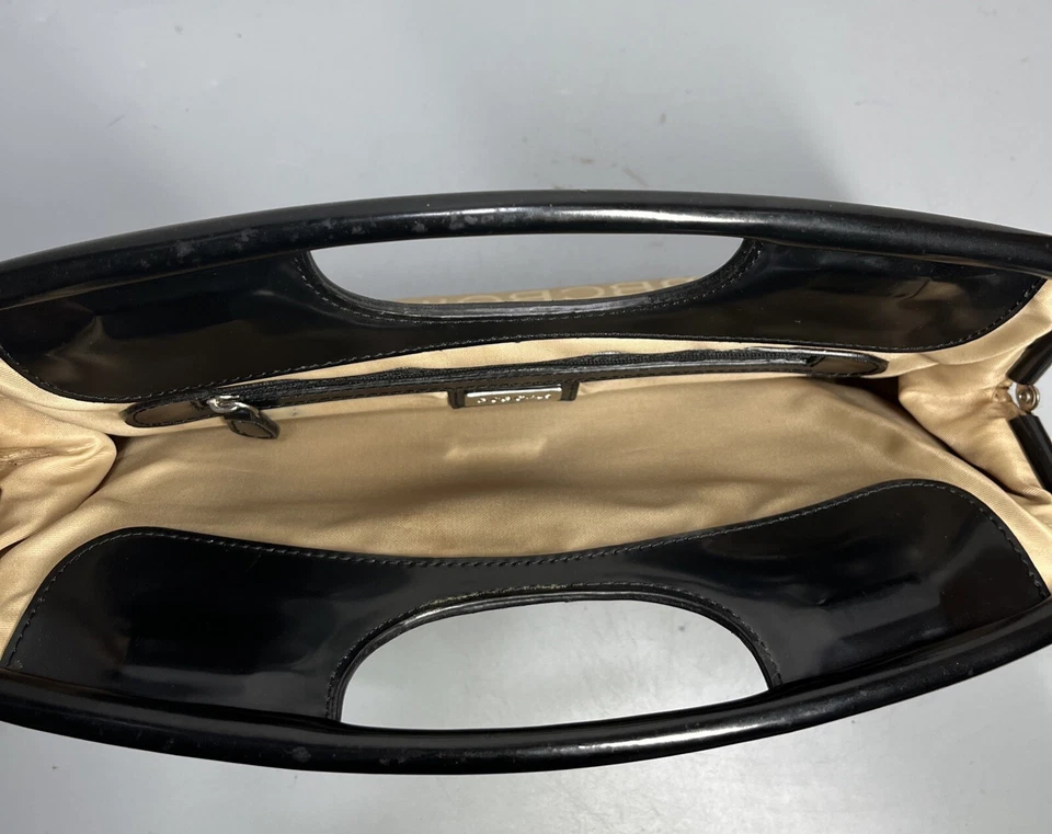 BCBG Bolso de Mano Bolso sin asas de cuero beige/negro en muy buena condición 12 x 7 x 3 Foto 4 de 4