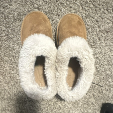 Women's Tan/White Slip-On Slippers Faux Fur Lined Fur Trim Round Toe Sz 6.5