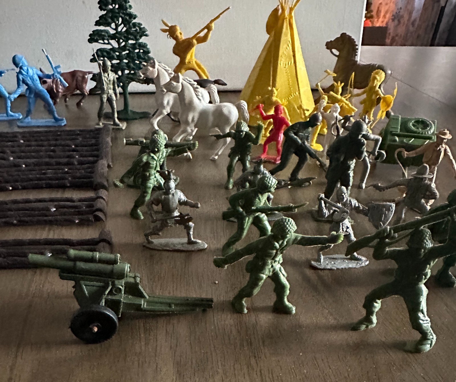 Vintage Lot of Plastic Army Military Men Animals Action Figures Toys