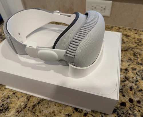 Apple Vision Pro VR Headset 256GB w/ Solo Knit Band-M/Light Seal-21W - Excellent