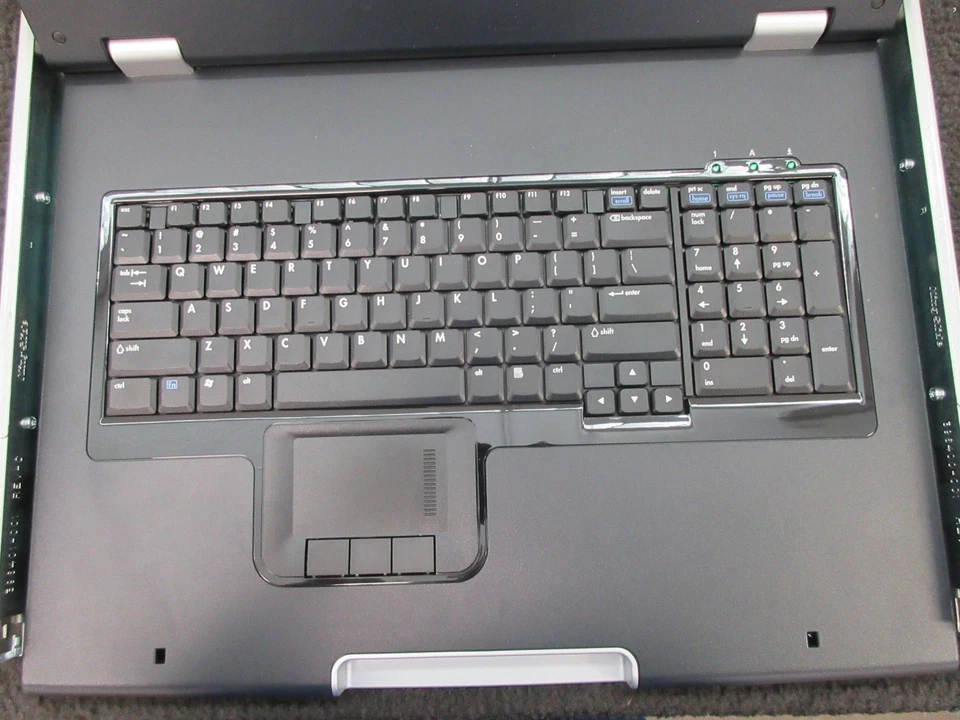 HP TFT7600RKM AG052A 17" LCD Monitor Console W/ Wires - Image 2 of 4