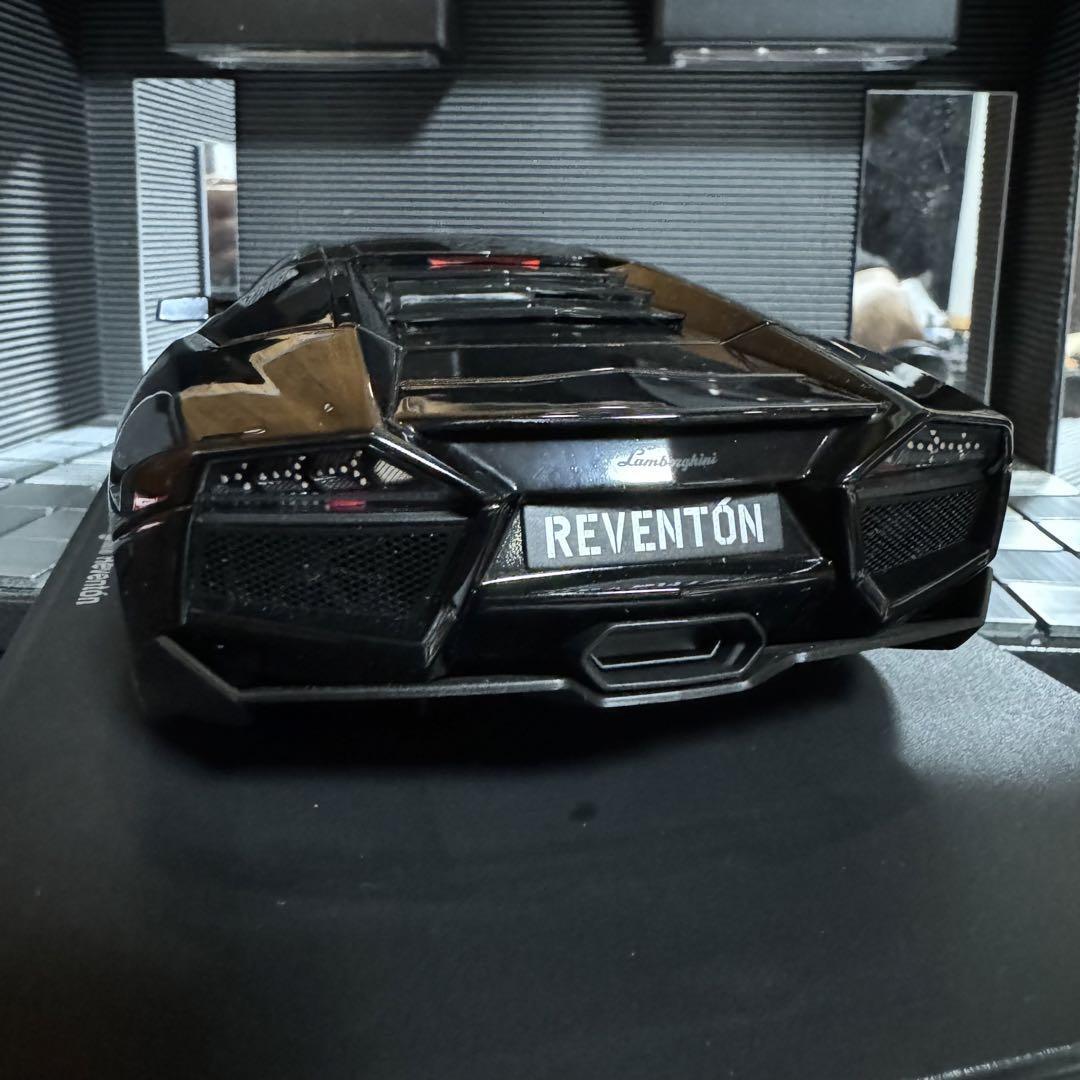 Autoart 1/18 Lambo reventon 中古 AUTOart 1:18 scale Lamborghini Reventon (Gloss Black) #74592