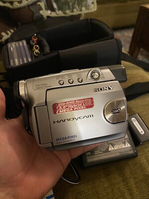 Sony DCR-DVD203 12x Mega Pixel Camcorder Handycam Nice!