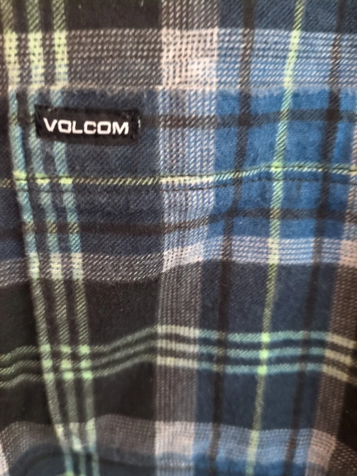 VOLCOM Flannel Plaid Long Sleeve  "Modern Fit" Size -LARGE Work wear  - Image 3 of 4