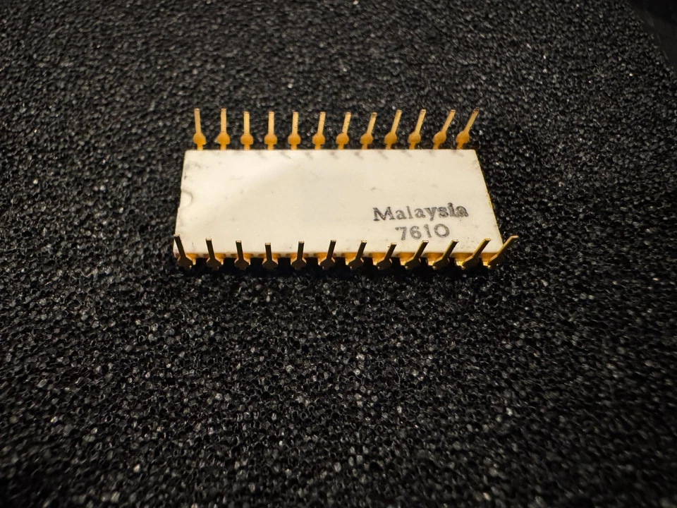 Vintage Intel C4040 White Ceramic CPU in Working Condition MCS40 Family RARE - Image 4 of 4