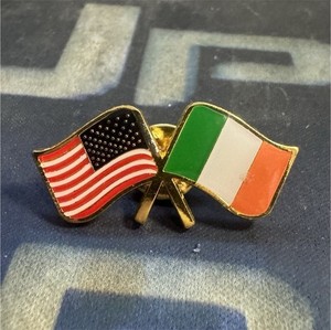 USA & Ireland Crossed Flags Gold Tone Lapel Pinback Pin - Patriotic Theme