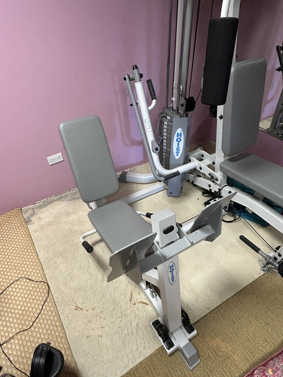 Hoist H310 exercise equipment cable machine with side leg press, never