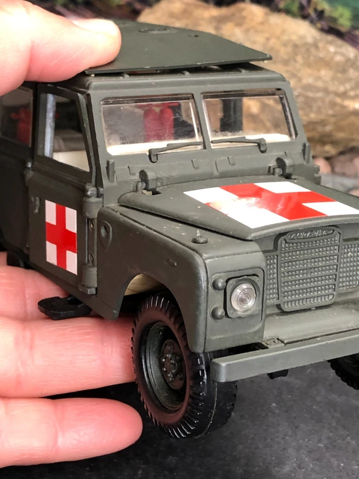 1:25 Diecast Polistil S 49 VEHÍCULO DE EMERGENCIA VERDE LAND ROVER COMO ESTÁ Piezas/Reparación Foto 4 de 4