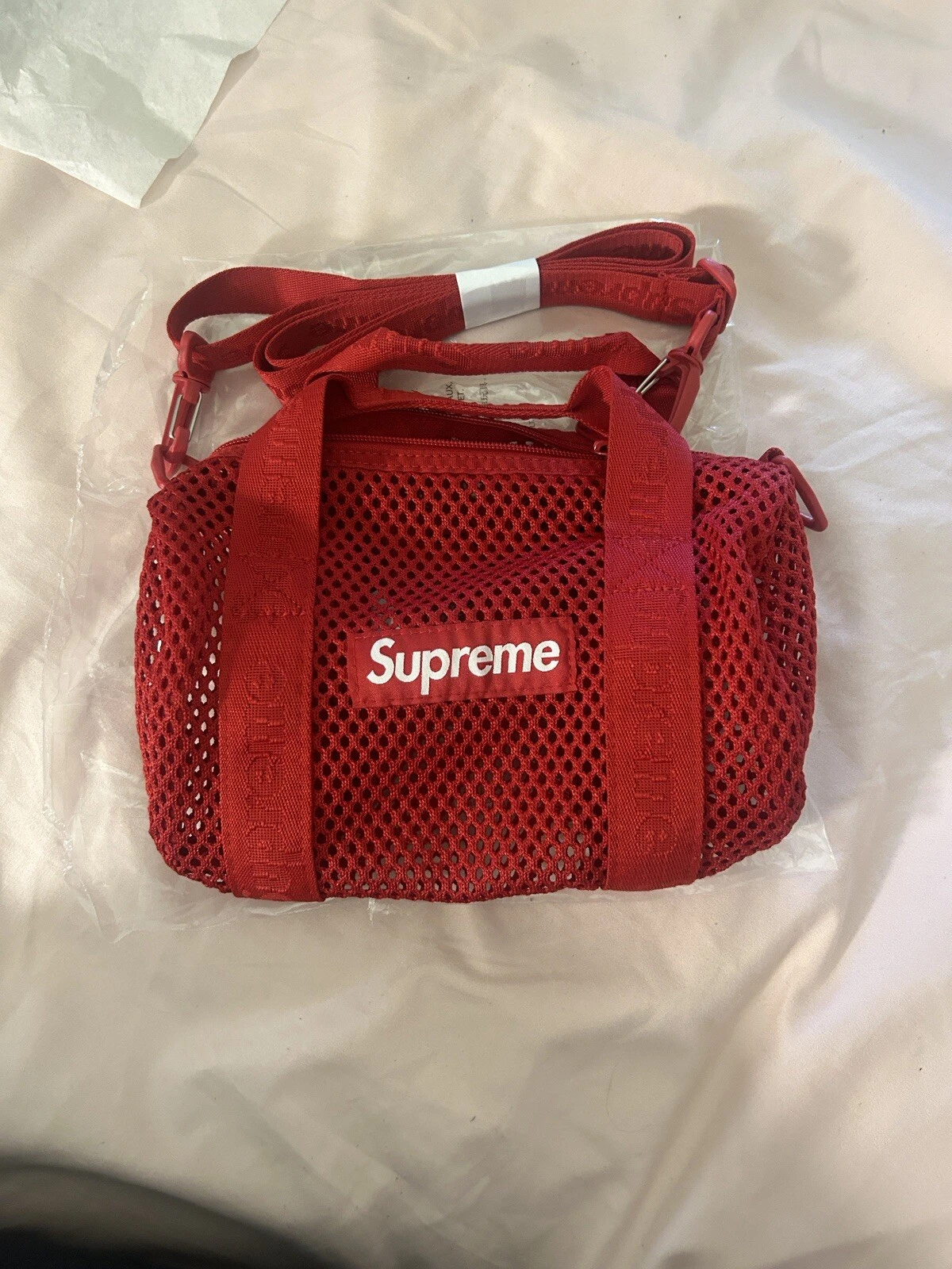Mini sac de voyage Supreme Mesh rouge 2025 EN MAIN !!️