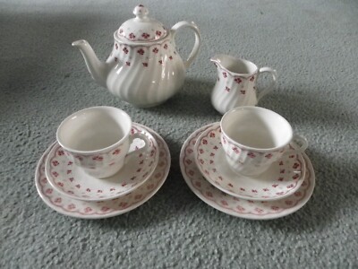 Barratts of Staffordshire rot & weiß ''Kentelle'' Teekanne, Milchkännchen & 2 Trios.