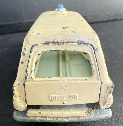1960's K6 MATCHBOX KING SIZE MERCEDES BENZ BINZ AMBULANCE 1:43 SCALE - Picture 4 of 7