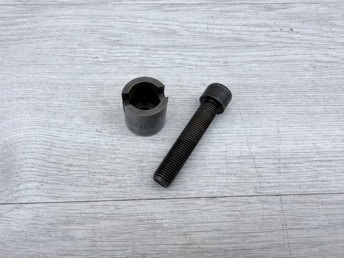 VW T5 Multivan 7H 2.5 TDI AXE AXD Buchse Achse Zylinderkopf Schraube 070109341