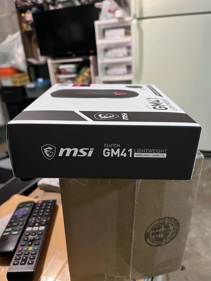MSI Clutch GM41 Lightweight Wireless Gaming Mouse - Black - Image 3 of 4