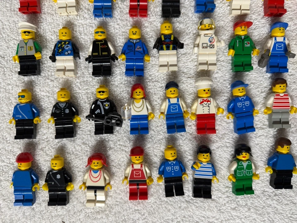 Lego Vtg lot of 60 Minifigures Overalls, Farmer, Waiter, Town, City 1980's - Image 4 of 4