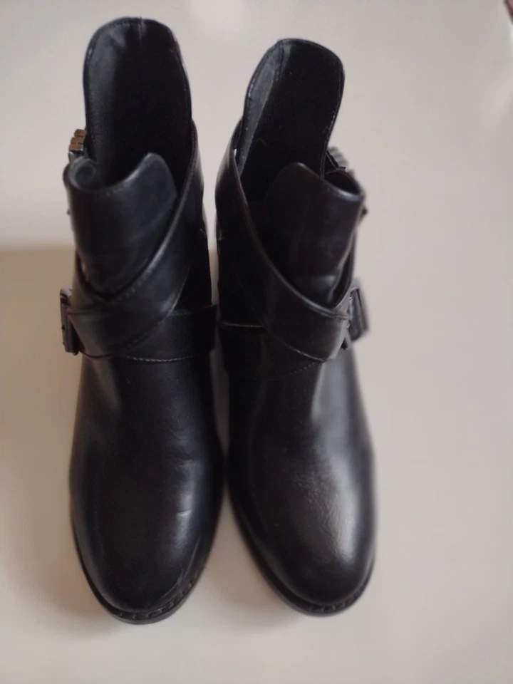 Black Bootie Size 8 Breckelles Slip On Has Buckle - Imagem 2 de 4