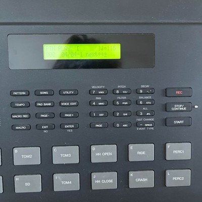 Yamaha RY30 RHYTHM PROGRAMMER Electronic Drum Machine Percussion