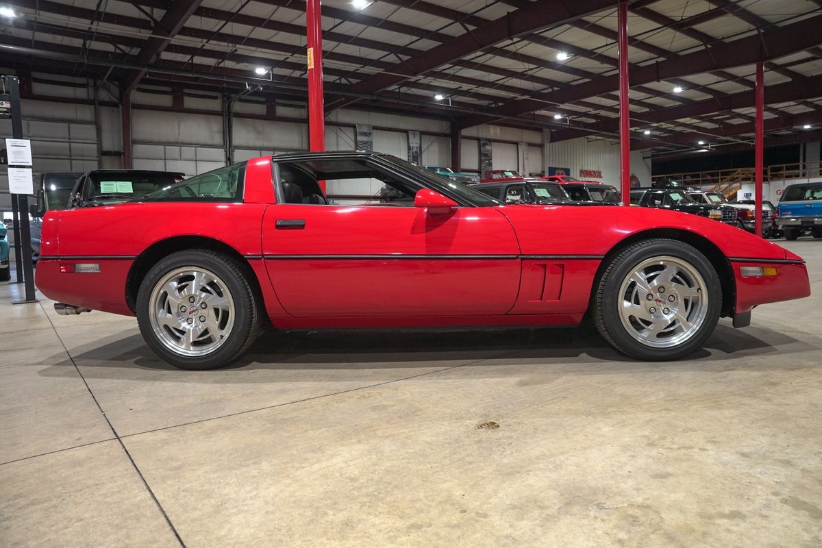 1990 Bright Red Chevrolet Corvette   | C4 Corvette Photo 10