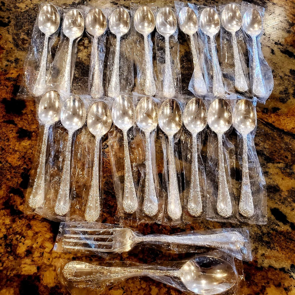 ENCHANTED ROSE Silverplate Flatware NEW IN BAGS  21 PIECES, 19 TEASPOONS - Image 4 of 4